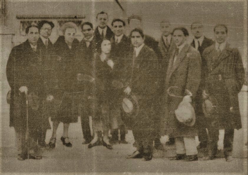 Eine Gruppe Freunde auf Khwaja Abdul Hamieds Hochzeit mit Luba, Berlin 1928. In: K. A. Hamied: an autobiography; a life to remember. Author: Khwaja Abdul Hamied.[Publisher: Lalvani Pub. House, 1972. S. 74.]