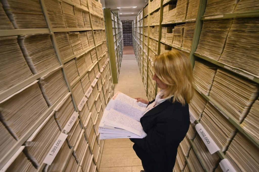 Anna Meier-Osinski among the correspondance files of the International Tracing Service